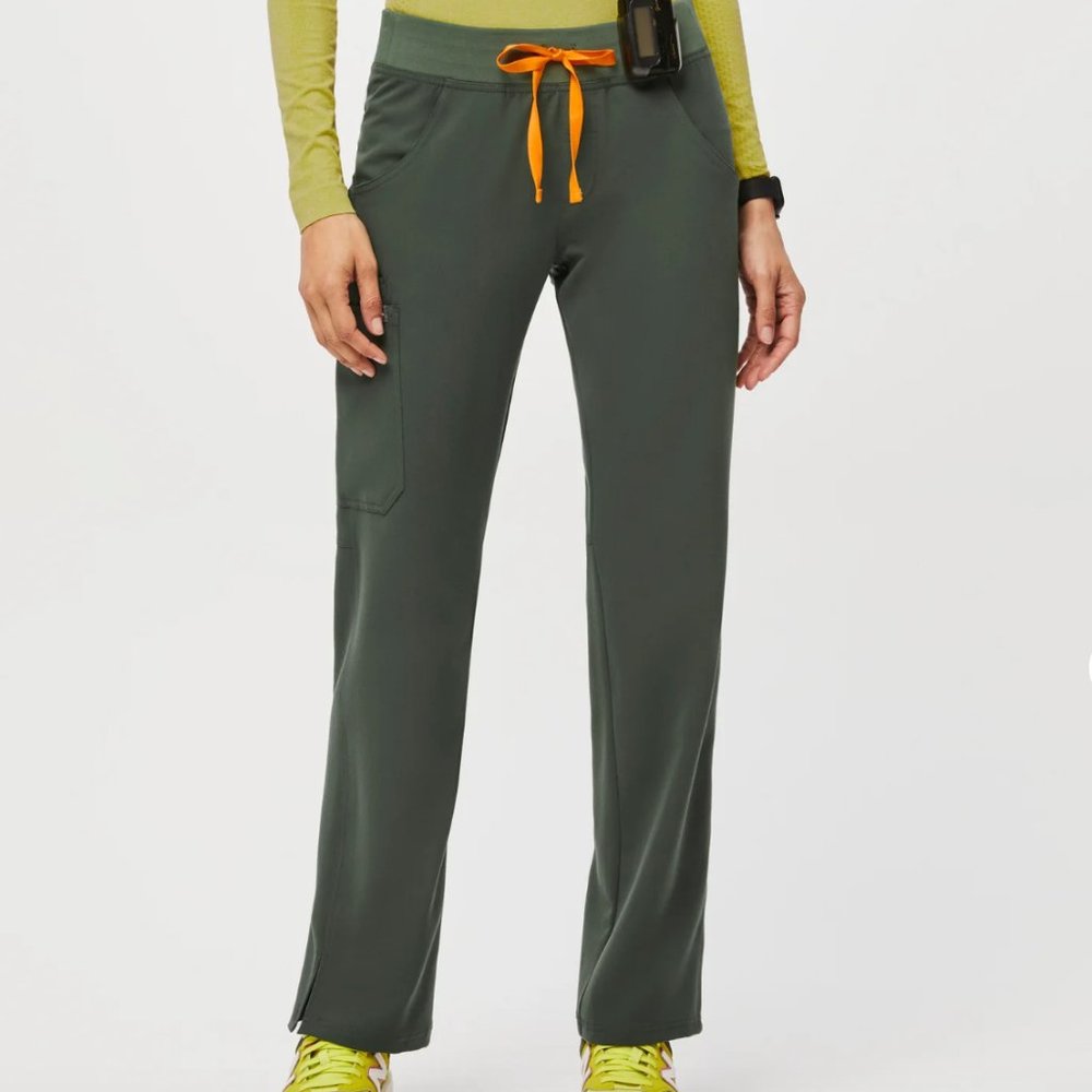 Figs Women's Kade Cargo Scrub Pants in Moss